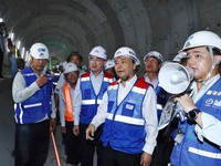 Thủ tướng Nguyễn Xuân Phúc thị sát tuyến Metro số 1 Bến Thành - Suối Tiên