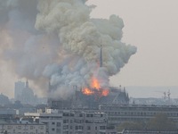 Nhiều cổ vật có nguy cơ bị hủy hoại trong vụ cháy Nhà thờ Đức Bà Paris