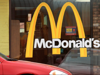 McDonald xin lỗi khách hàng bị ngộ độc trà sữa nhiễm chất tẩy rửa