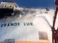 Tàu chở hơn 1.800 ô tô bốc cháy trên Địa Trung Hải