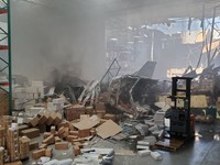 Máy bay chiến đấu của Mỹ đâm vào tòa nhà gây hỏa hoạn
