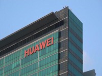 Sự cố Google - Huawei: Thị trường 'sang tay' sôi động, nhà bán lẻ im ắng