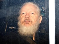 Nhà sáng lập Wikileaks bị phạt tù 50 tuần