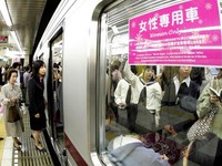 Ứng dụng chống sàm sỡ trên các phương tiện công cộng tại Nhật Bản
