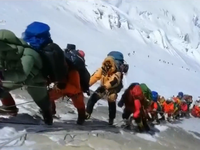 Mùa leo núi chết chóc trên đỉnh Everest