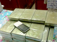 Bắt đối tượng người Lào vận chuyển 30 bánh heroin