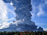 Indonesia cảnh báo núi lửa hoạt động phức tạp