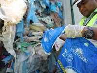 Canada tuyên bố không nhận lại rác thải nhựa từ Malaysia