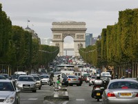 Paris cấm ô tô cũ lưu thông trong đợt nắng nóng