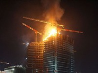 Cháy tòa nhà chọc trời ở Ba Lan