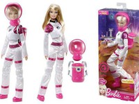 Búp bê Barbie phi hành gia