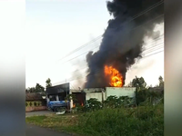 Cháy dữ dội tại cửa hàng xăng dầu ở Cà Mau