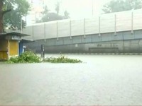Thành phố Mumbai (Ấn Độ) tê liệt vì mưa lớn