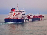 Iran công bố video bắt giữ tàu chở dầu treo cờ Anh