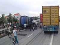 Hải Dương: Xe tải đổ vào đám đông vây quanh một vụ tai nạn, 6 người tử vong