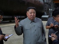 Chủ tịch Triều Tiên thị sát tàu ngầm mới