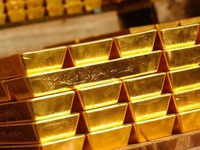 Giá vàng tiến sát mốc 43 triệu đồng/lượng