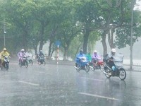 Chiều nay bão số 2 tiến vào Vịnh Bắc Bộ, Hà Nội có mưa vừa, mưa to
