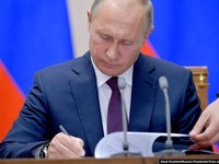 Putin signs bill to suspend INF participation