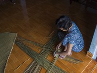 Đến xứ Huế thăm làng nghề đan đệm bàng Phò Trạch