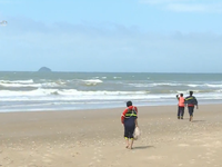 Nỗ lực tìm kiếm 2 du khách mất tích khi tắm biển ở Bình Thuận