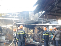 Cháy chợ ở Quy Nhơn, 2 bà cháu thoát chết trong gang tấc