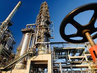 Reuters: Triển vọng giá dầu 'bấp bênh' trước mối đe dọa Omicron