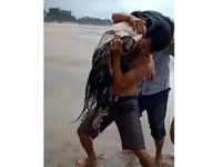Bình Thuận: Thêm 6 du khách bị sóng lớn cuốn trôi khi tắm biển