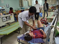 Dịch sốt xuất huyết vào mùa cao điểm, bệnh viện tại Đồng Nai quá tải