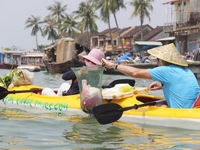 Hội An Cleanup - Nhóm bạn nước ngoài nhặt rác trên sông Thu Bồn