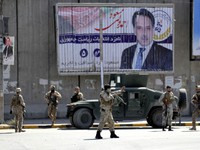 Tổng thống Afghanistan thoát chết trong vụ đánh bom trước bầu cử