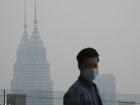 Gần 2 triệu học sinh Indonesia và Malaysia không thể đến trường vì khói bụi