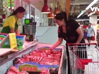 Trung Quốc: Người dân lo lắng vì giá thịt lợn tăng phi mã