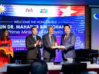 Malaysian PM shares experience of digital transformation