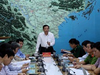 Bộ trưởng Nguyễn Xuân Cường: Theo dõi diễn biến của hai áp thấp nhiệt đới và gió mùa Tây Nam để chủ động ứng phó kịp thời
