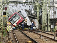 Tai nạn xe lửa ở Nhật Bản khiến hàng chục người bị thương