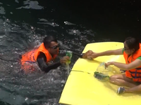Những bạn trẻ tự nguyện lặn biển nhặt rác, khôi phục san hô