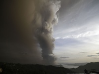 Philippines: Tro bụi núi lửa làm tê liệt ở thủ đô Manila