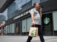 Starbucks đóng cửa hơn 2.000 quán ở Trung Quốc vì virus corona