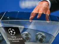 Kết quả bốc thăm chia bảng UEFA Champions League: Man Utd và Real ở bảng đấu khó, Ronaldo đối đầu Messi!