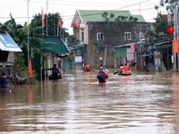 Hoàn lưu sau bão số 9 làm gần 3 vạn học sinh Hà Tĩnh nghỉ học