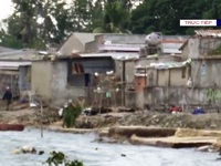 Người dân làng biển Quảng Ngãi đã di dời tránh bão số 9