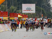 VIDEO: Xem lại Chặng 5 Giải xe đạp VTV Cúp Tôn Hoa Sen 2020: Đua đồng đội tính giờ tại Cửa Lò, Nghệ An