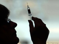 Ba Lan điều tra bê bối 'cướp lượt' tiêm vaccine COVID-19