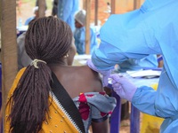Vaccine ngừa COVID-19 bao giờ đến châu Phi?