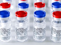 Hơn 100.000 người thuộc nhóm có nguy cơ được tiêm vaccine COVID-19 tại Nga