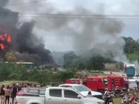 Cháy nổ pháo lớn gần cửa khẩu Lao Bảo, nhiều người thương vong