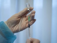 Tây Ban Nha lập danh sách công khai những người từ chối tiêm vaccine COVID-19
