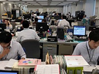 Tránh COVID-19, các công ty Nhật Bản cho nhân viên làm việc tại nhà