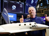 Cổ phiếu hãng du lịch vũ trụ tăng gấp 3 lần chỉ trong 3 tháng